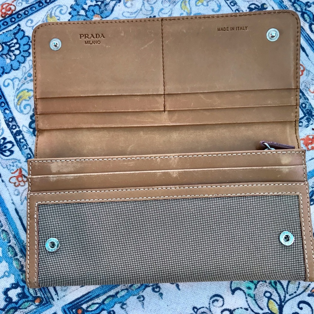 Prada wallet. - Picture 3 of 12